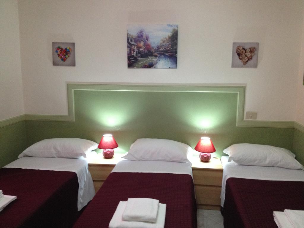 Rome Rainbow Guest House Стая снимка
