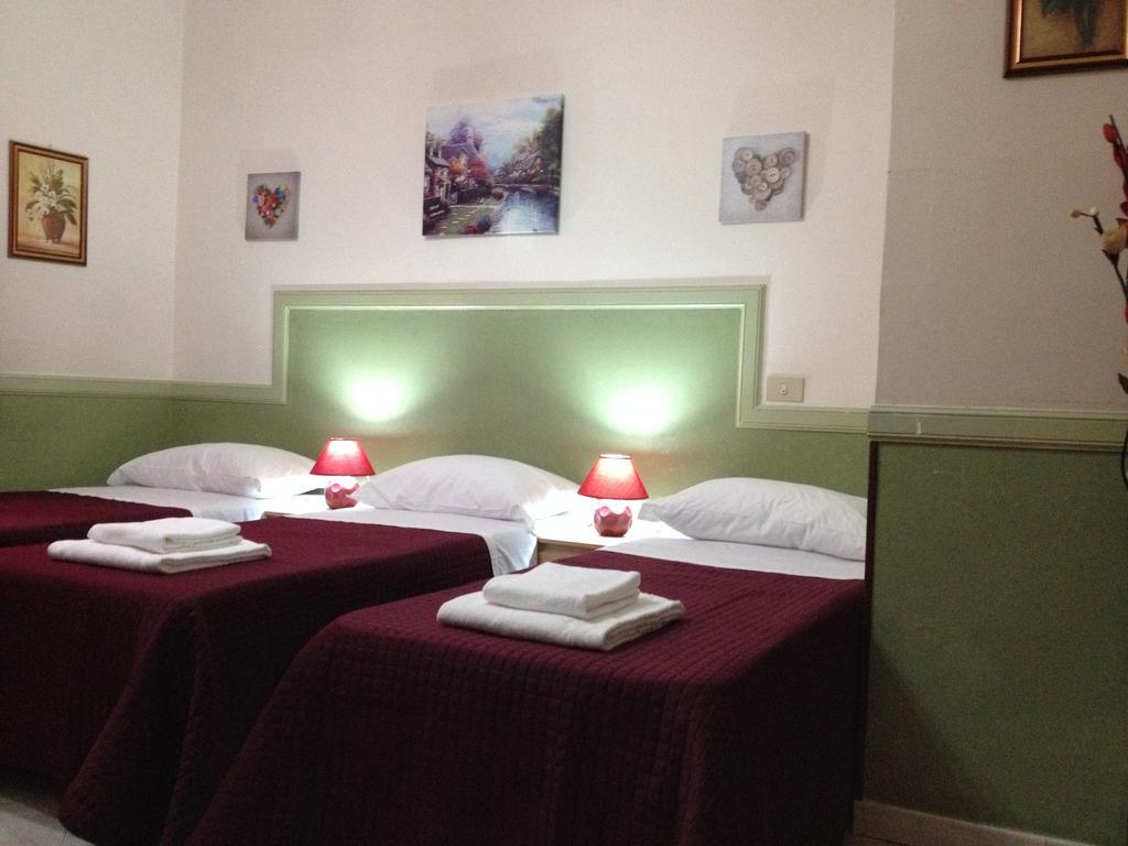 Rome Rainbow Guest House Стая снимка