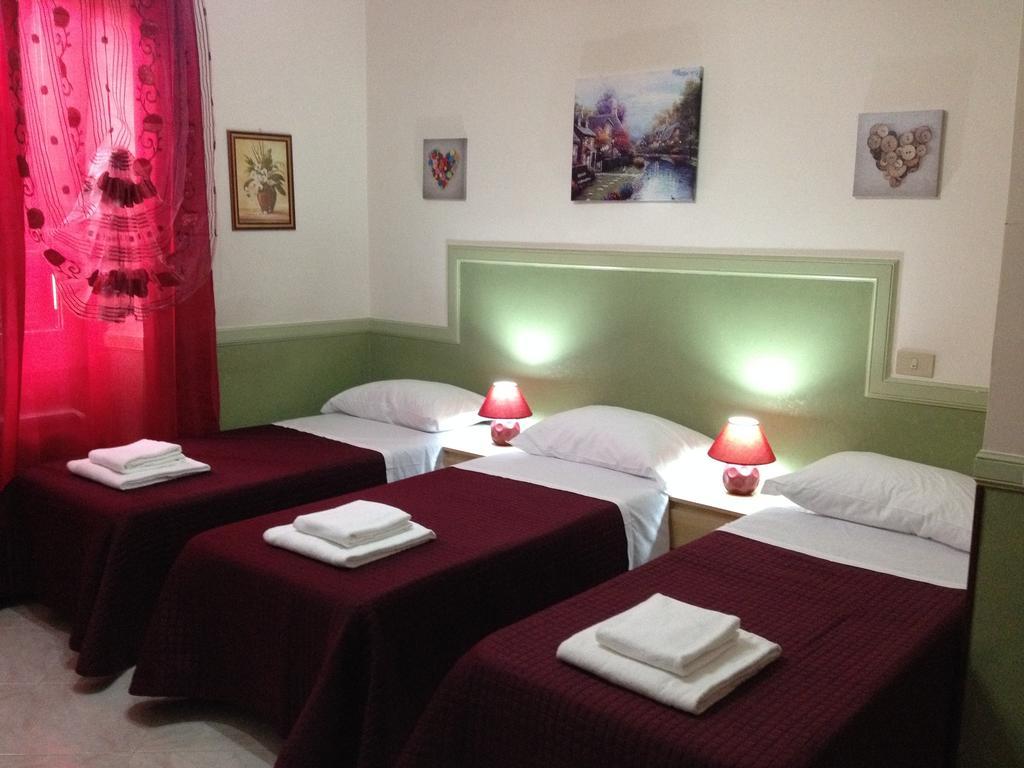 Rome Rainbow Guest House Стая снимка