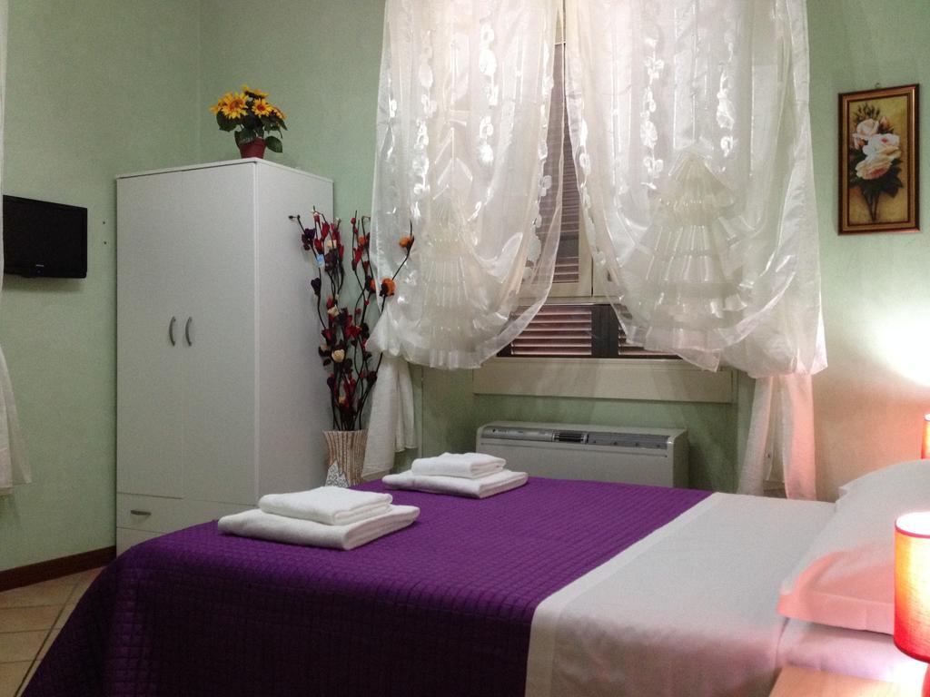 Rome Rainbow Guest House Стая снимка
