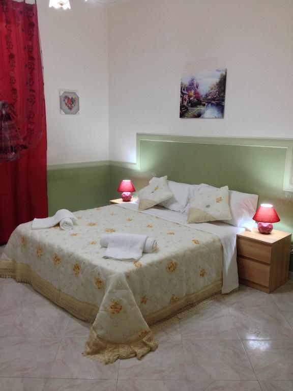 Rome Rainbow Guest House Стая снимка